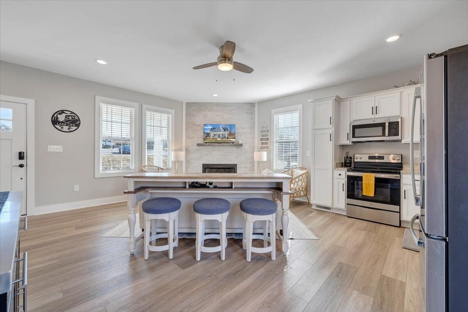 Barstools for a quick breakfast or lunch.