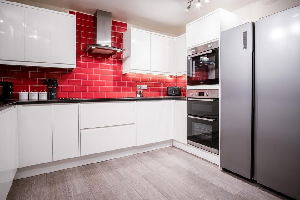 The Lanterns - 9 Bedroom - Sleeps 17 - Saundersfoot Village Centre (24826)