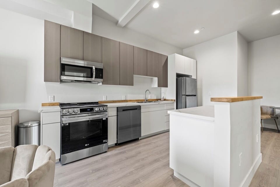 The perfect combination for a stylish and functional kitchen design!