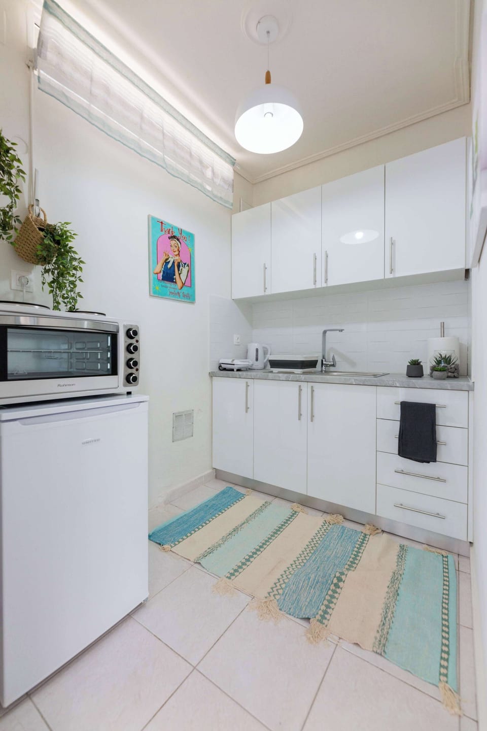 Fully-equipped kitchenette
