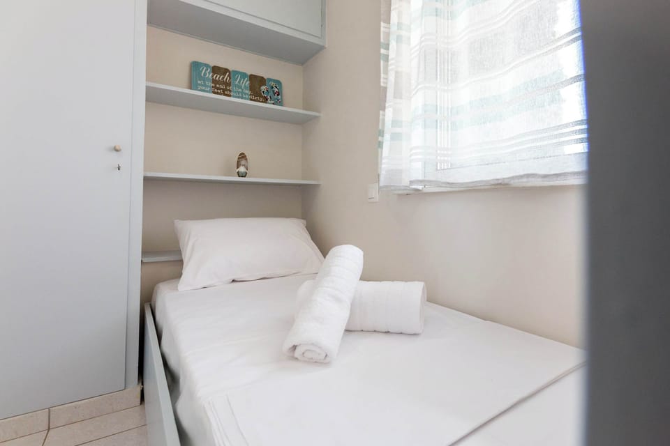 Bedroom 2: bright and welcoming