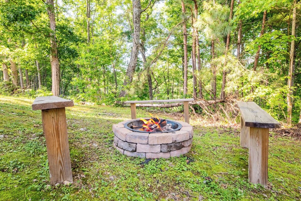 Misty Mountain Treehouse's crackling firepit