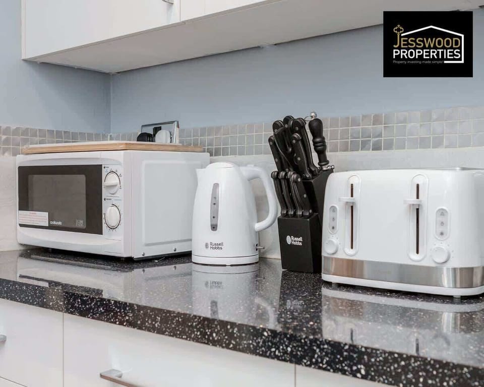 Fully equipped Kitchen at Jesswood Properties Short Lets & Serviced Accommodation