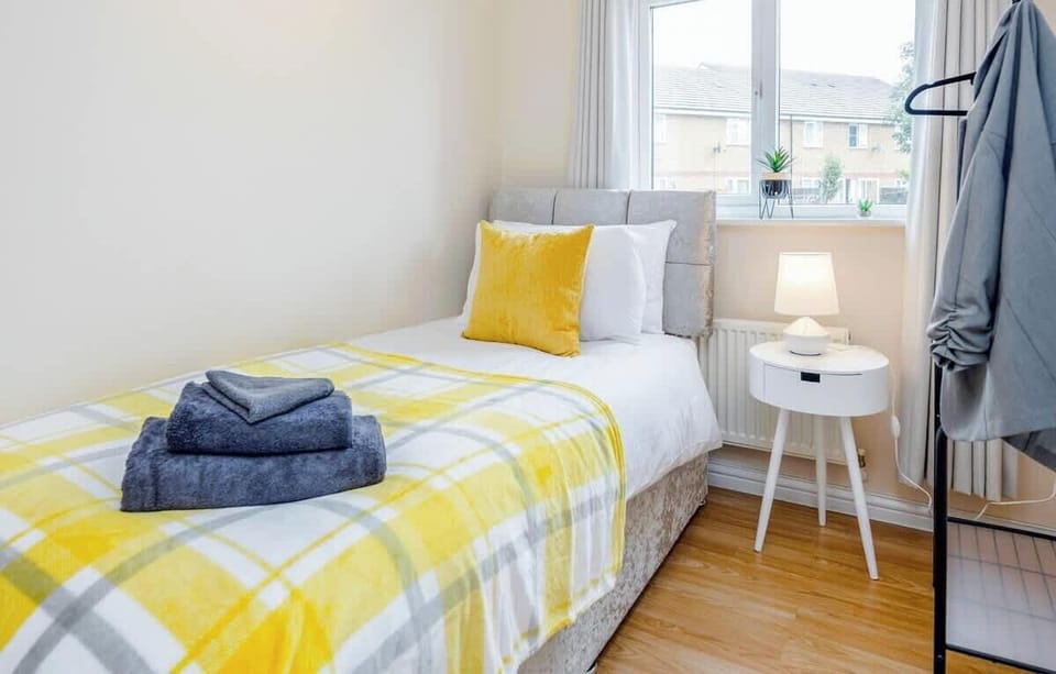 Bedroom at Jesswood Properties Short Lets & Serviced Accommodation