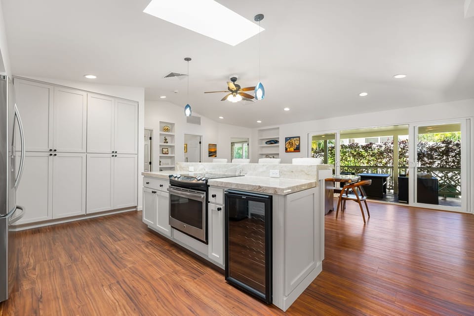 Enjoy cooking together in this fully equipped kitchen with ample counter space.