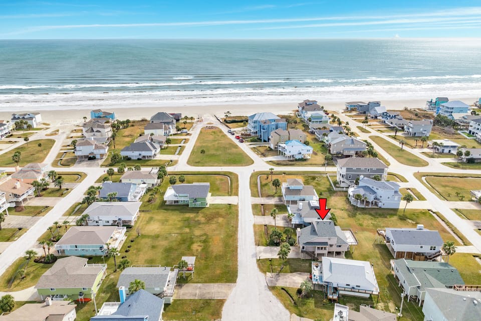 You're just a quick neighborhood stroll away from the surf and sand