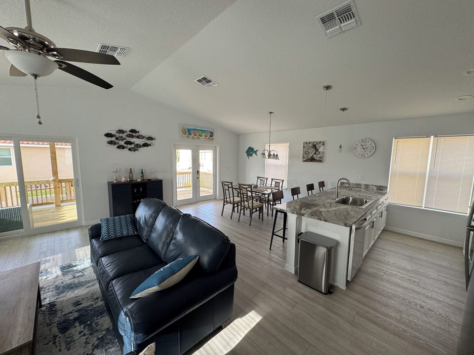 Living area, dining table and kitchen