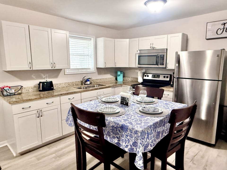 Full Kitchen 