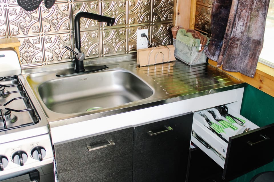Sink, Sink Faucet, Cooktop, Indoors, Kitchen