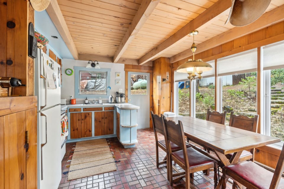 Indoors, Hardwood, Floor, Flooring, Lamp