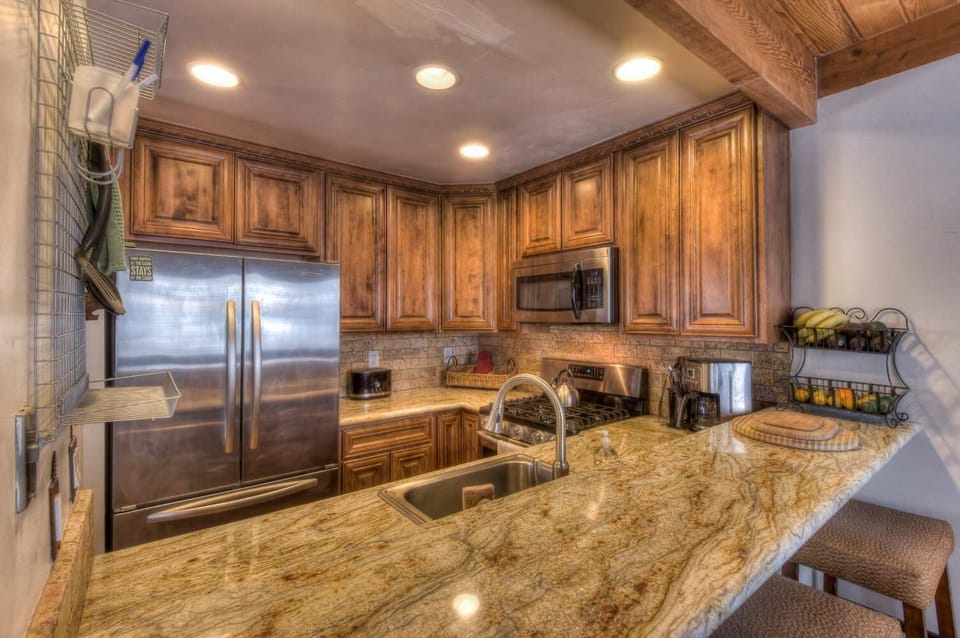 Full kitchen w/ slow cooker, toaster, blender, spices, oil, foil, etc.