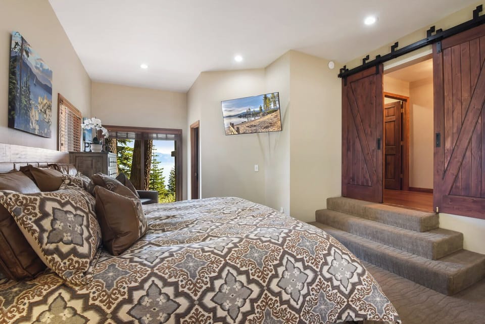 4th bedroom: King bed with patio