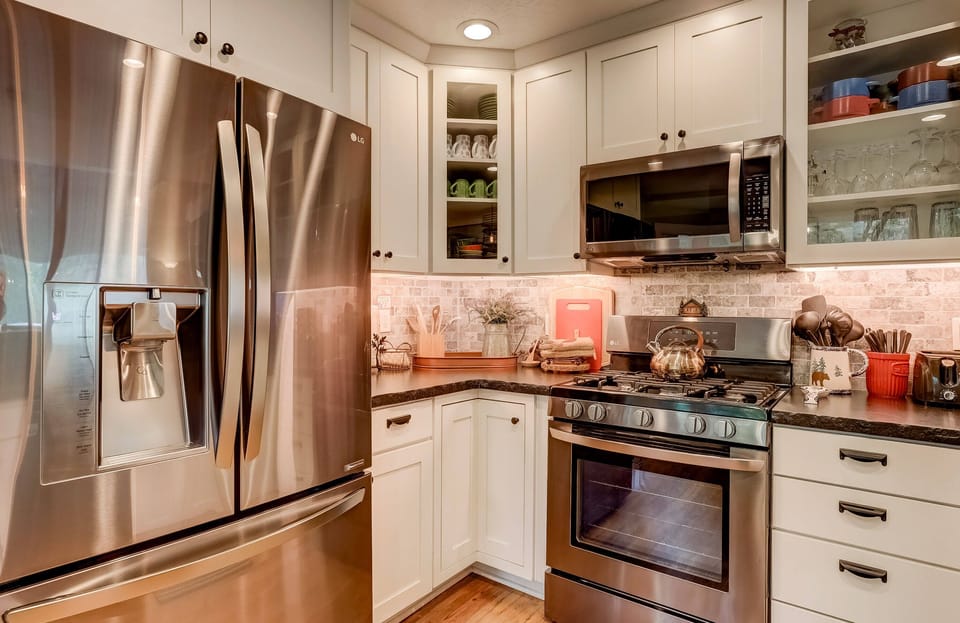 Full kitchen with stainless steel appliances, toaster and more