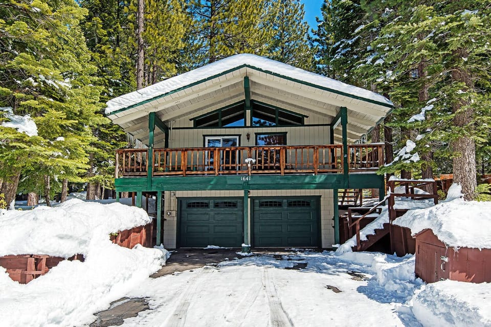 Cherry Hills Cabin 3-car driveway
