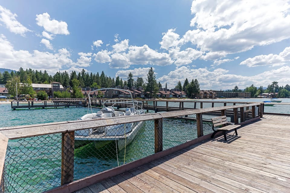 Nearby lake perfect for the summer, 1.2 miles from Heavenly Ski Resort