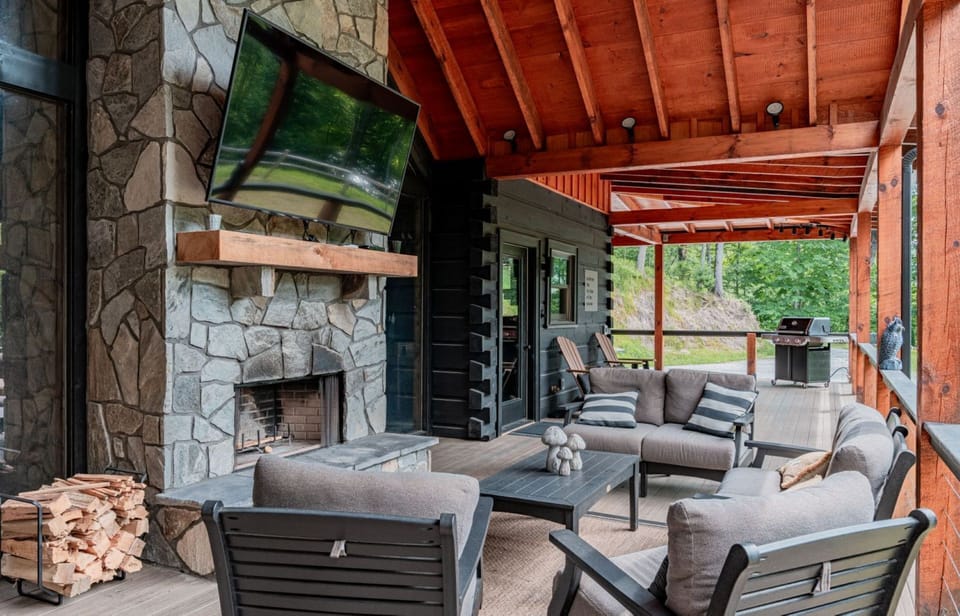 Outdoor Fireplace & Seating
