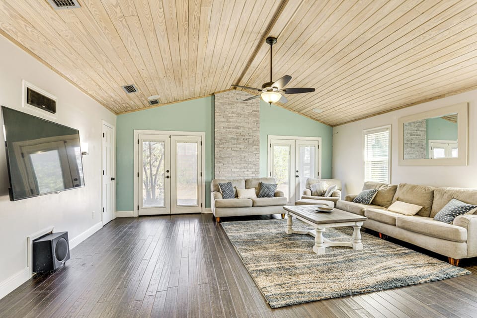 Lynn Haven Vacation Rental | 4BR | 3BA | 2,604 Sq Ft | 2 Steps to Enter