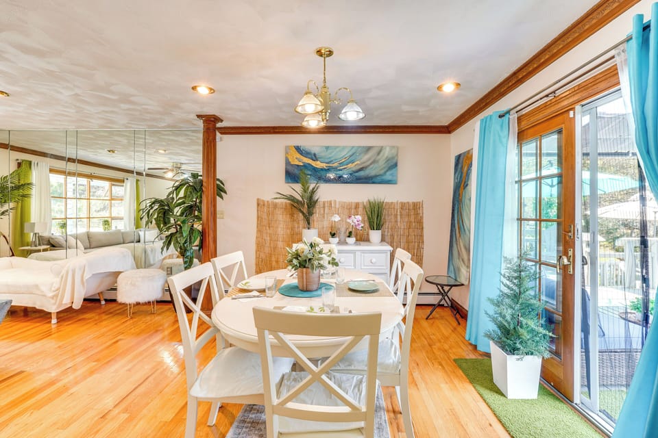 Dining Area | Dishware/Flatware