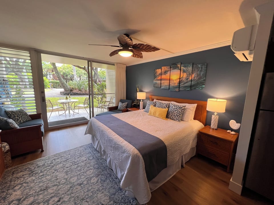 Comfy king bed + single pull out sleeper. Cold AC, high quality linens + towels