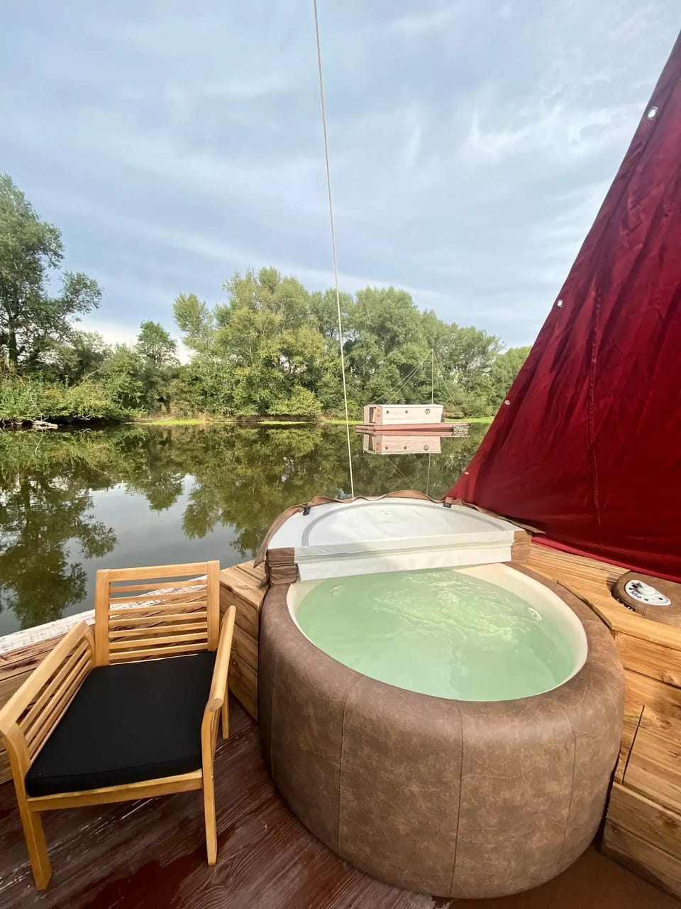 Outdoor spa tub