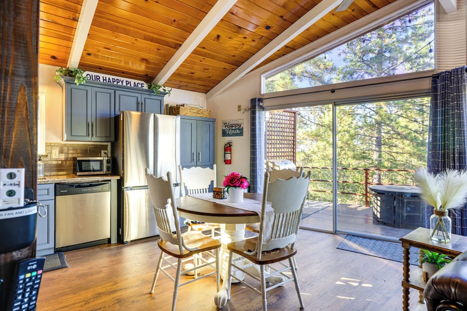 Dining Area | 1st Floor | Dishware/Flatware | Trash Bags/Paper Towels