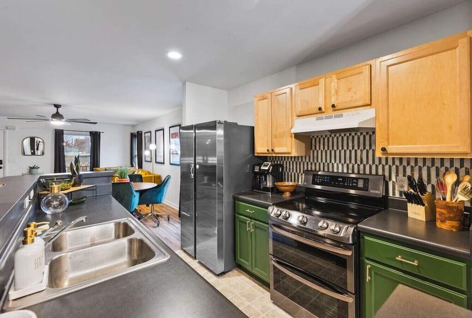 Fully equipped kitchen with all your cooking essentials, drip coffee maker + coffee. Dining table with seating for 4 + additional seating at kitchen counter. This room opens up into the living room, a Pool Table and our backyard patio with BBQ Grill