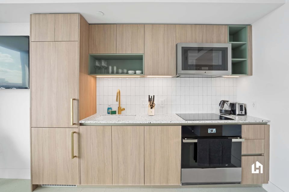 Modern kitchen with everything you need.