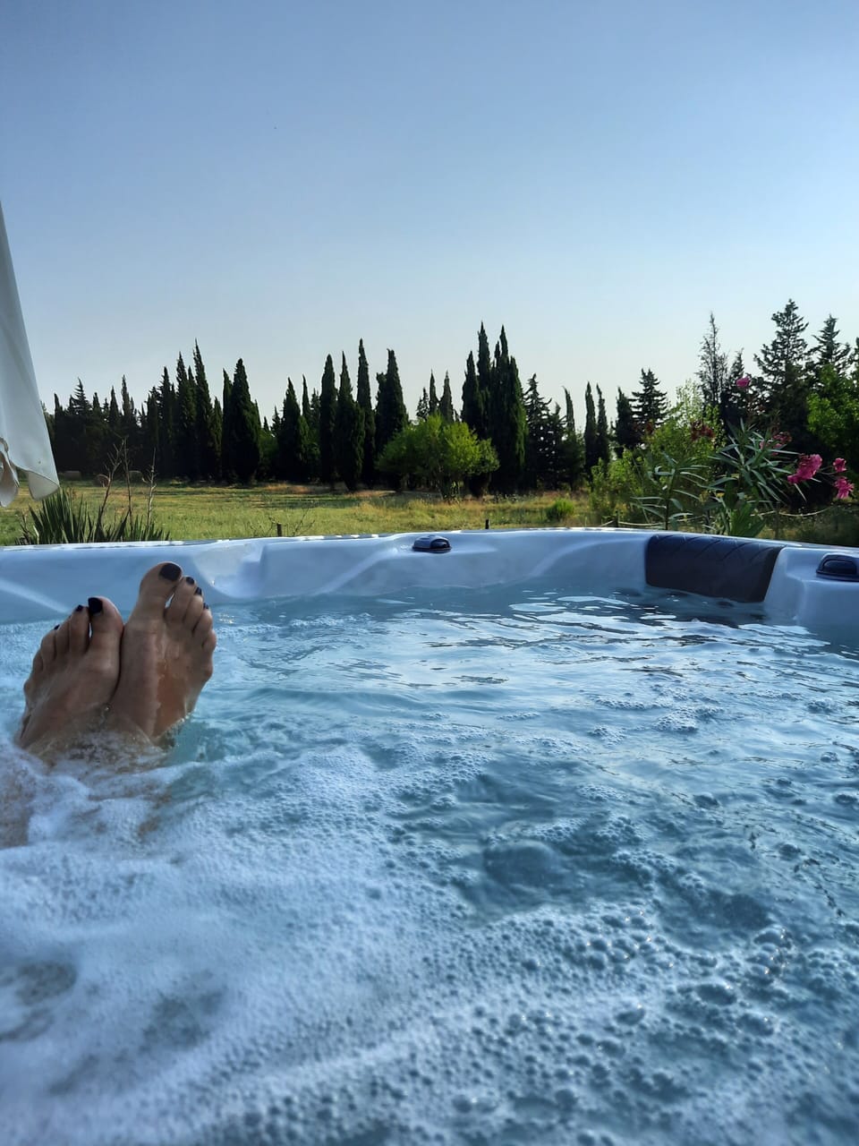 Outdoor spa tub