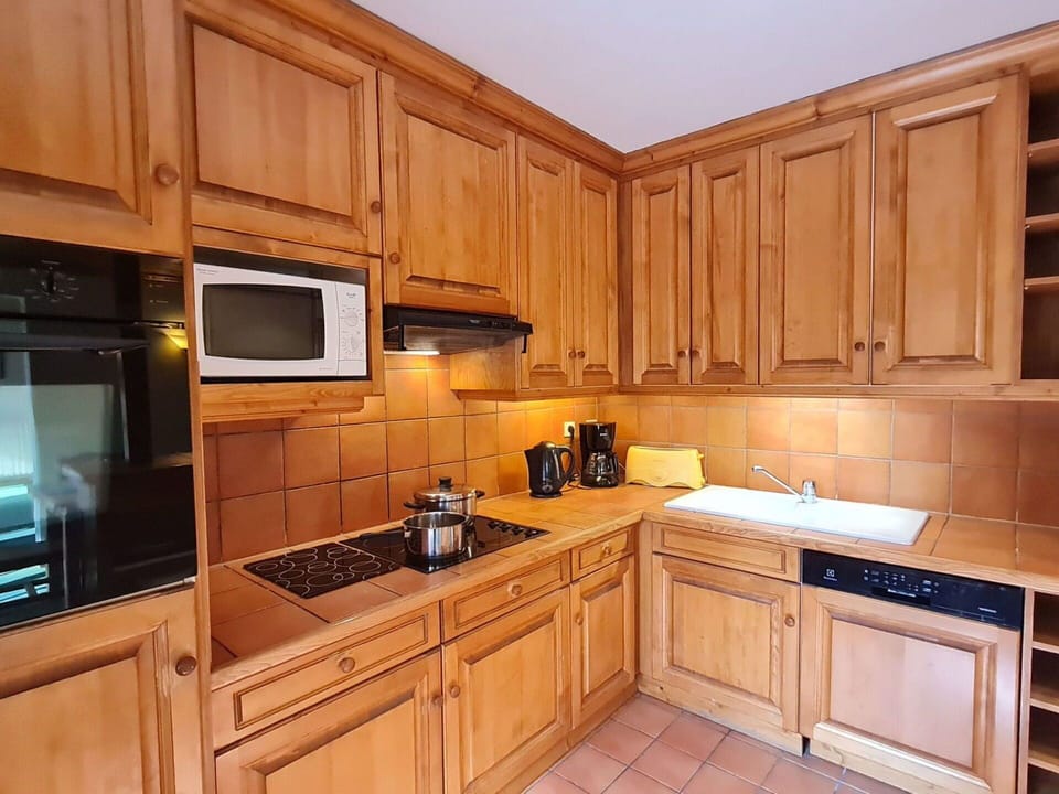 Kitchen, Cabinetry, Kitchen Appliance, Countertop, Wood, Major Appliance, Flooring, Interior Design, Furniture, Cupboard