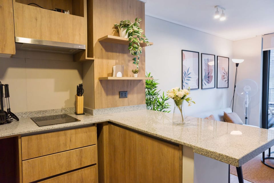 Chic and modern kitchen with granite countertops, perfect for cooking and relaxing in style.