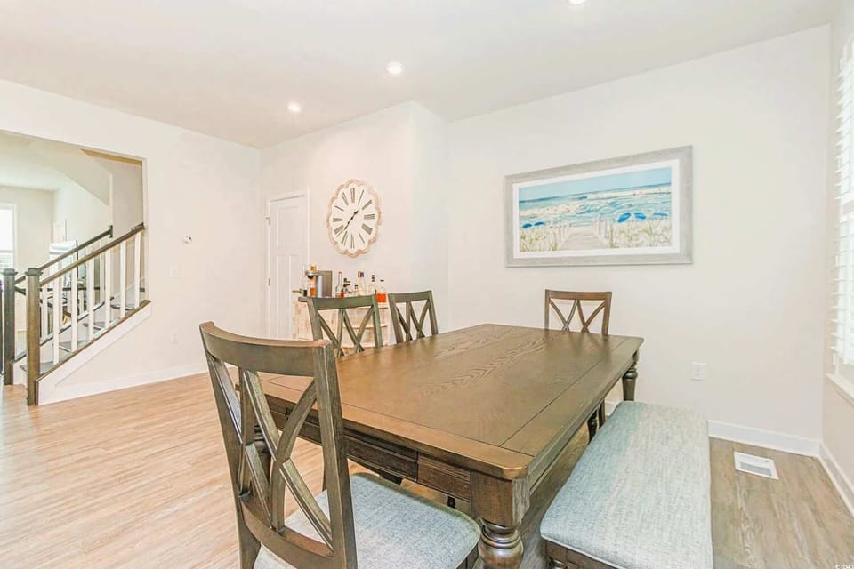 Second level Dining Area