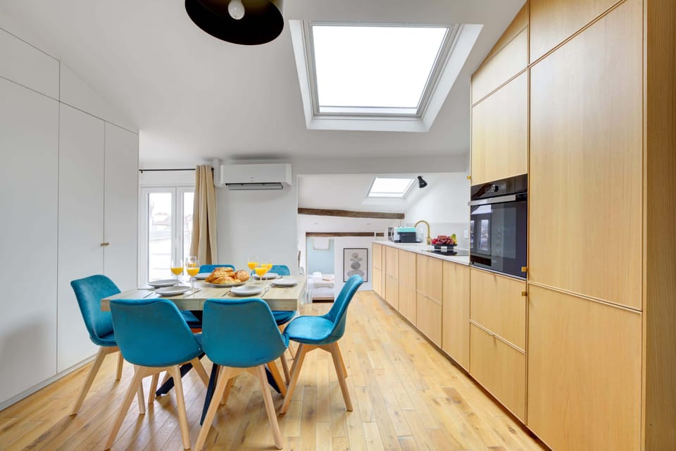 The kitchen and dining area