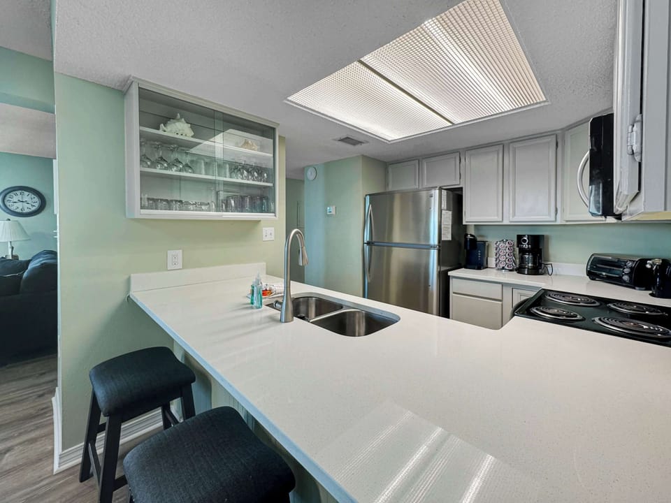 Enjoy coffee & quick bites at the kitchen counter