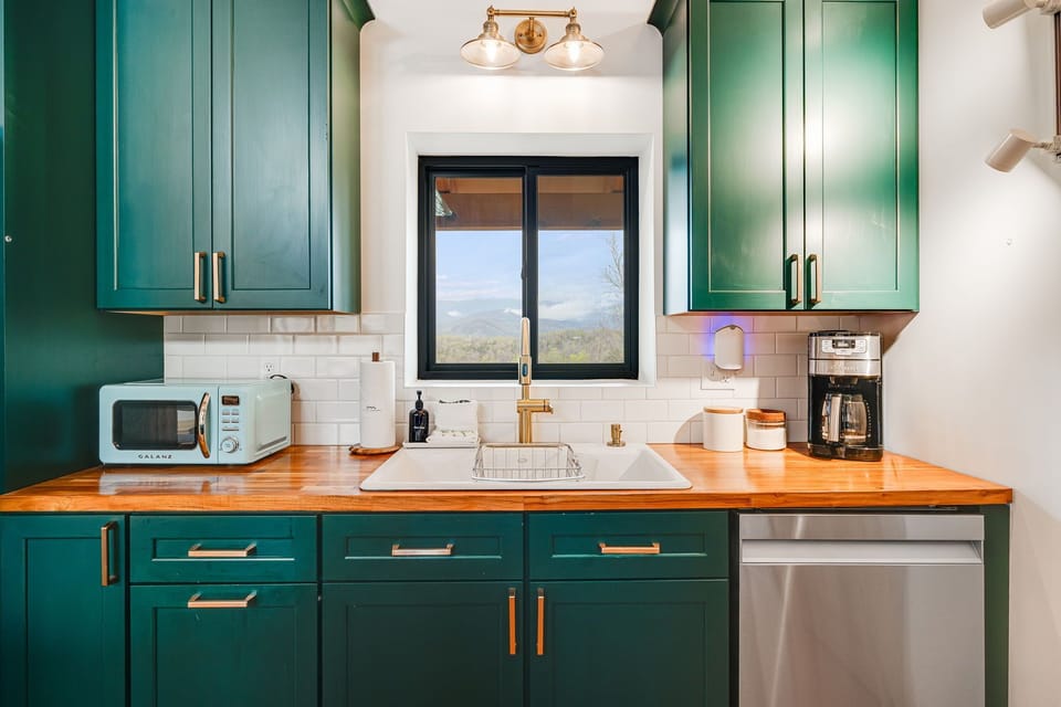 Fully Equipped Kitchen w/ Mountain Views