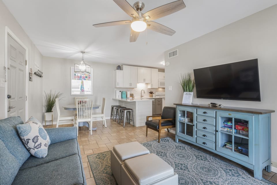 Living/Dining Area