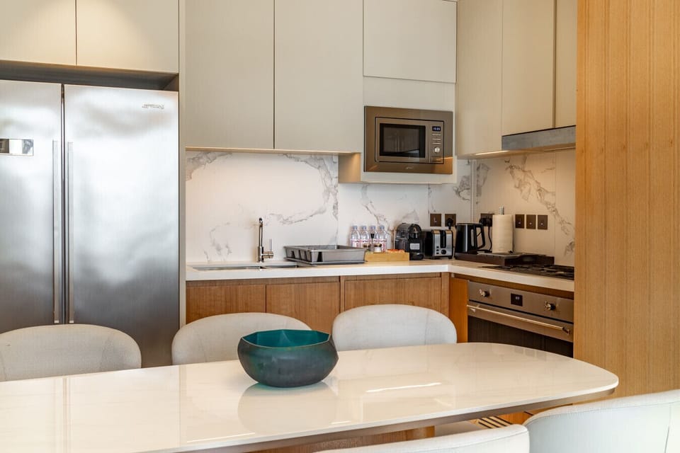 Dining Table & Kitchen Area