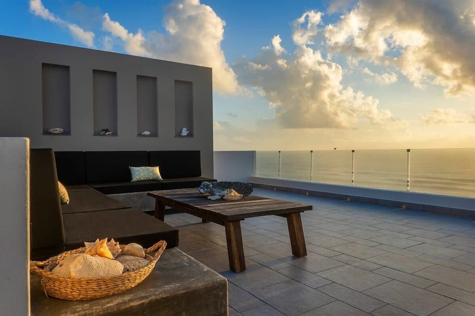 Rooftop with breathtaking sunrise & sunset views