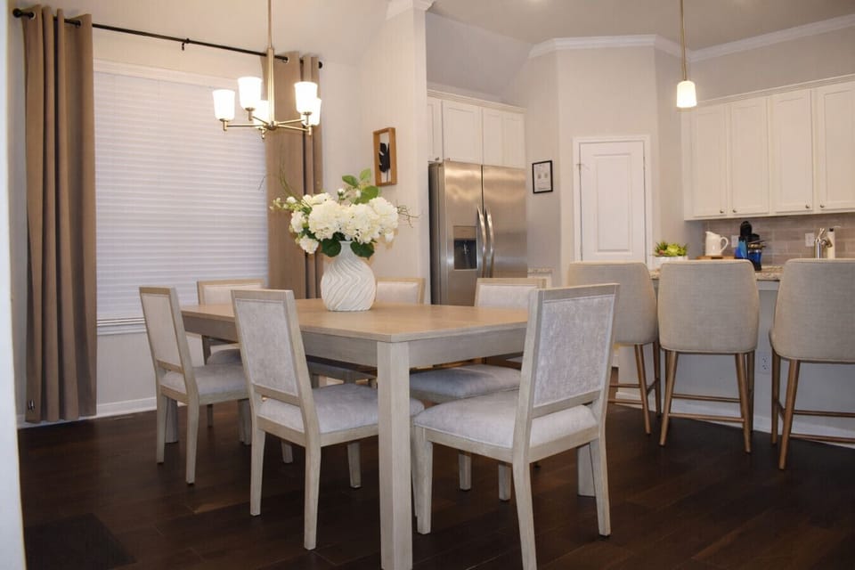 Comfortable table setup for families or small groups