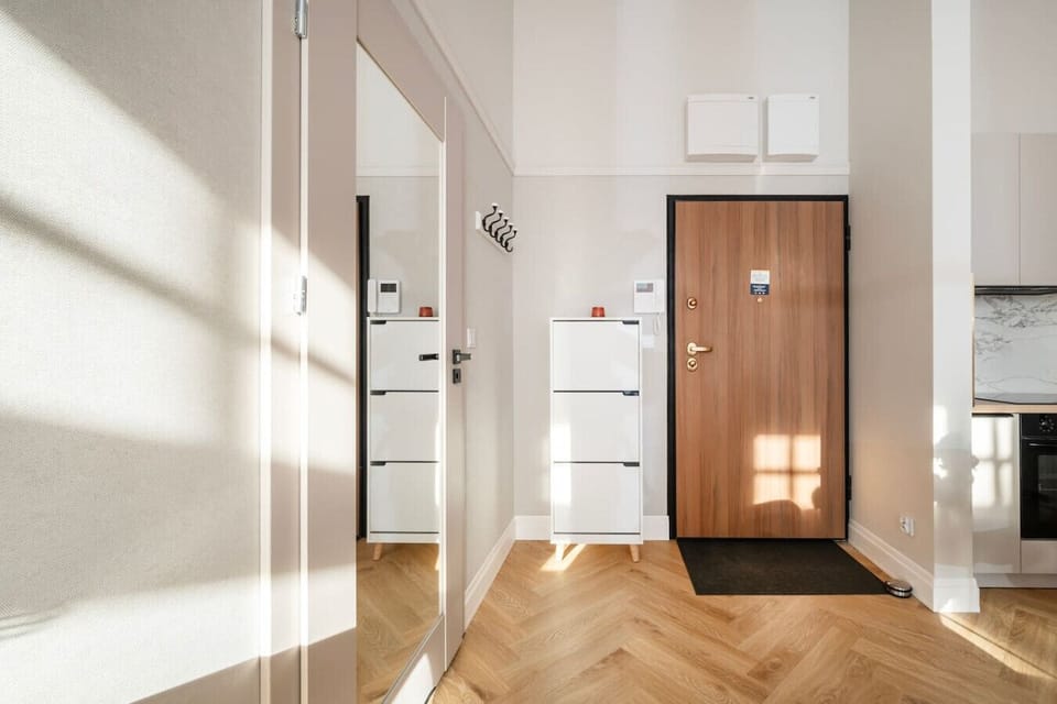 Wardrobe | Book Now with RENTUJEMY.COM