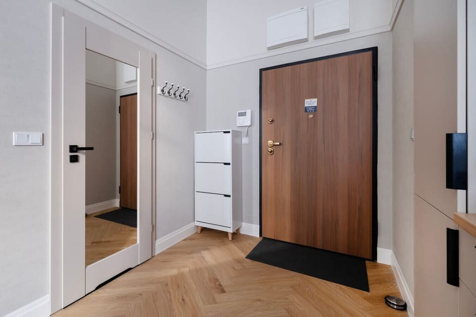 Apartment entrance | Book Now with RENTUJEMY.COM