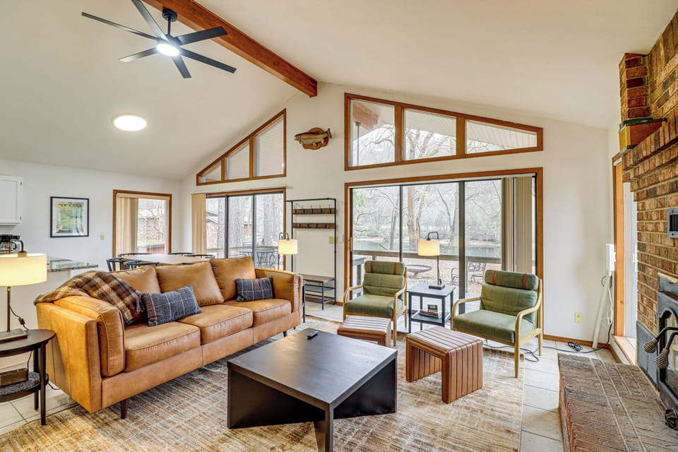 Lakeview Vacation Rental | 4BR | 2BA | 1,500 Sq Ft | 1 Step to Enter