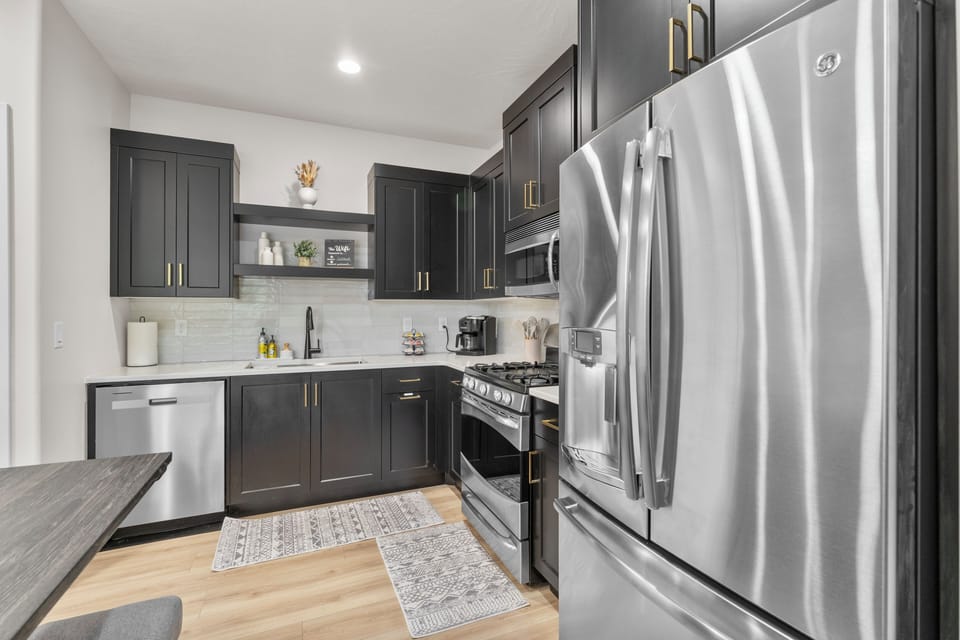 Full Kitchen (1)