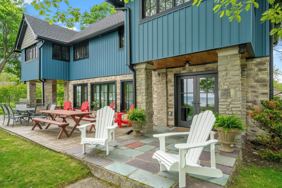 Lots of mixed seating on the patio
