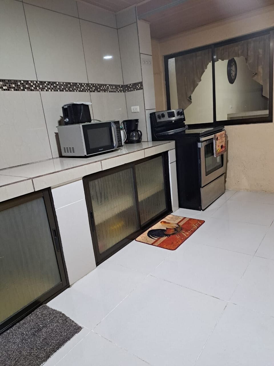 Kitchen / oven / microwave / fridge / toaster all kitchen suplies 