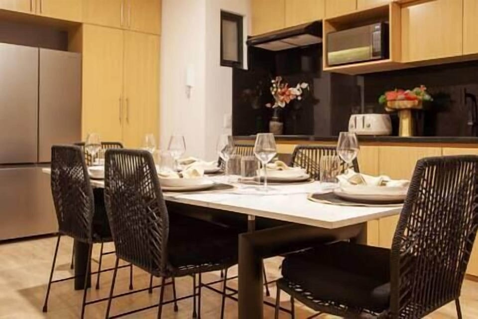 Dinning table for 6 people