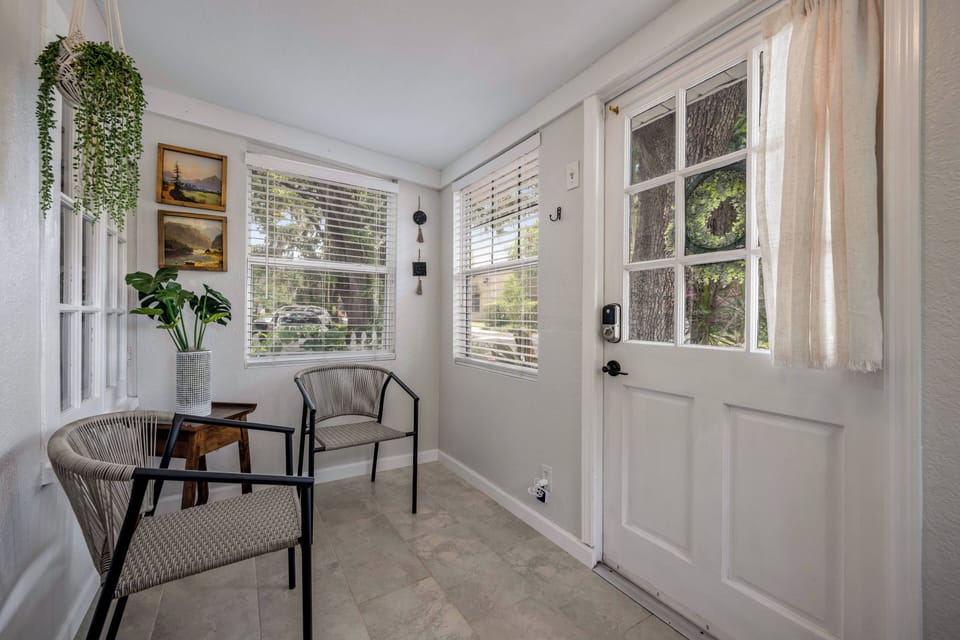 Seating area right inside the front door