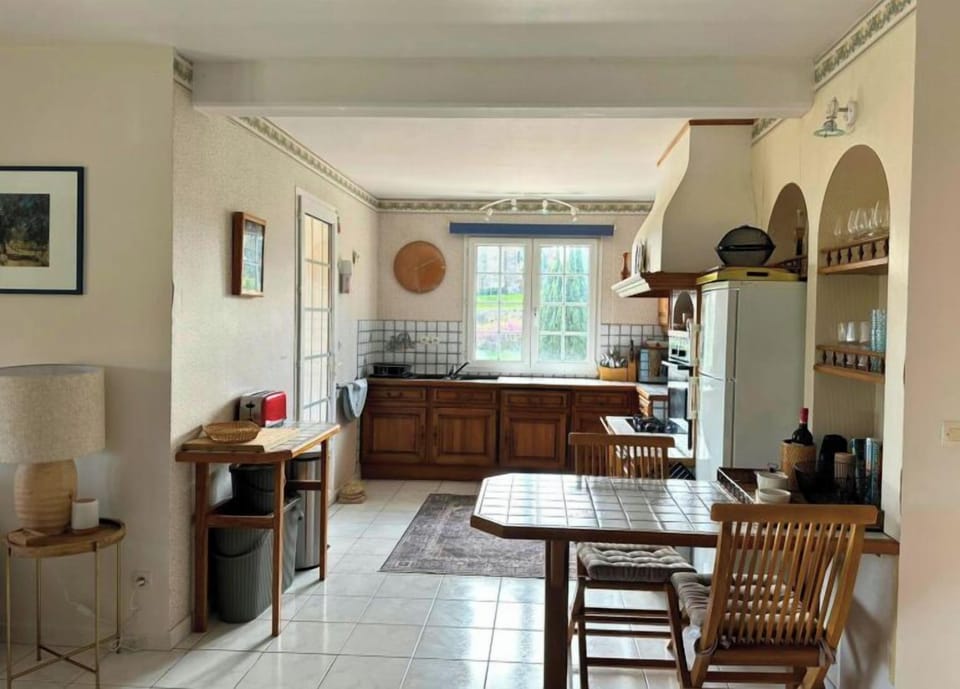 Fully equipped kitchen.