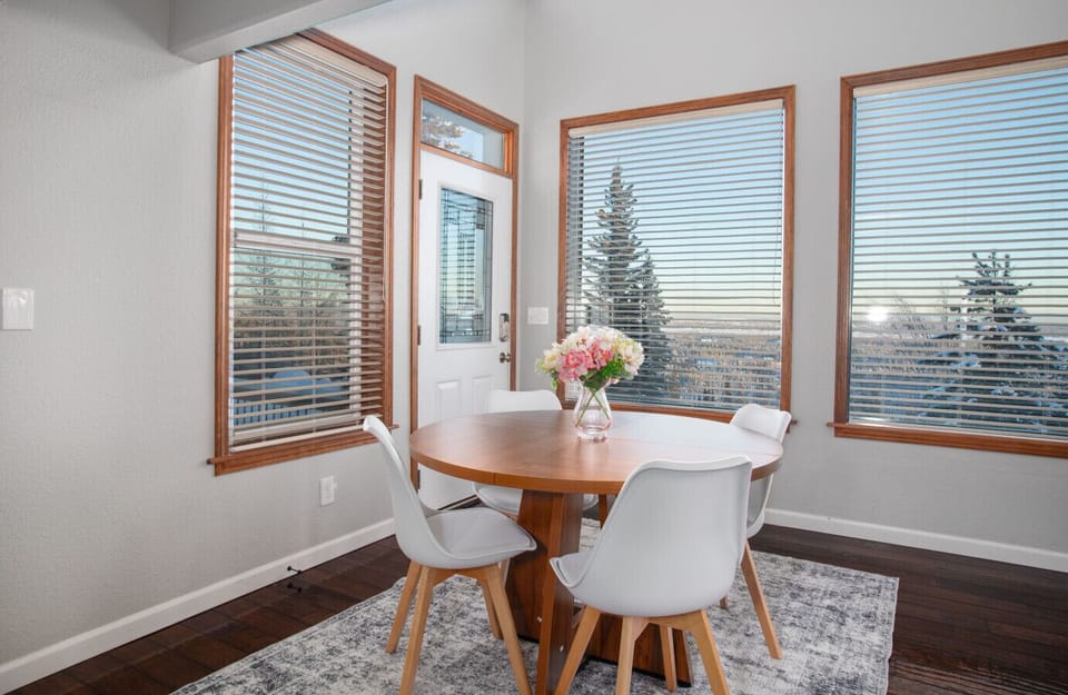 Breakfast area with view