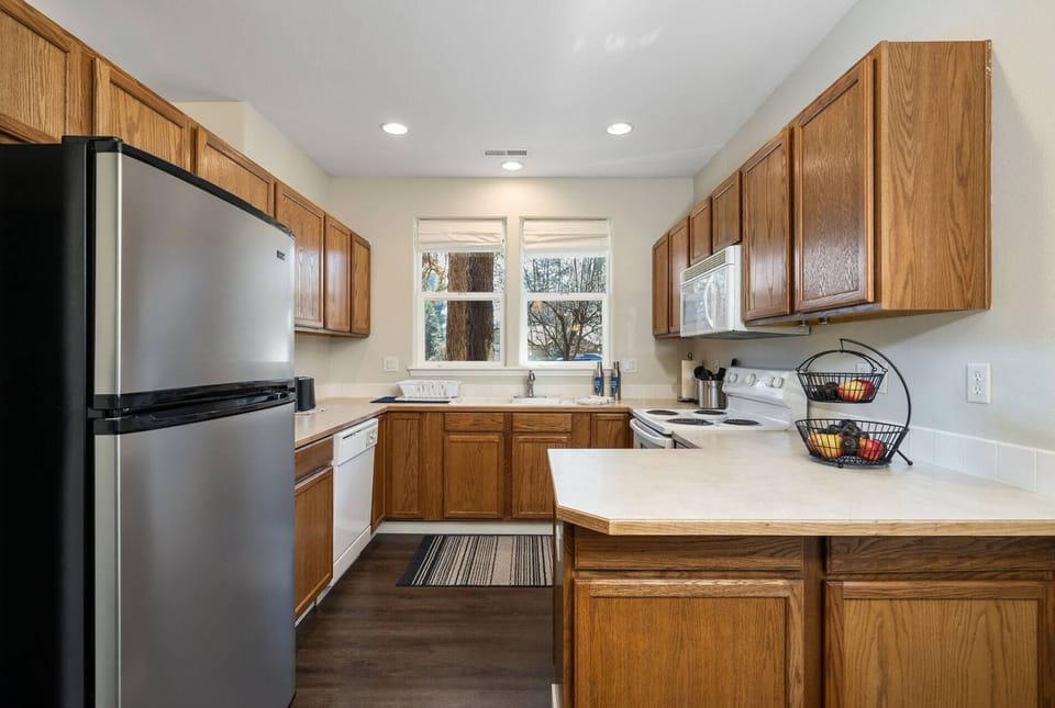 Cook delicious meals for breakfast, lunch, and dinner in this fully equipped kitchen.