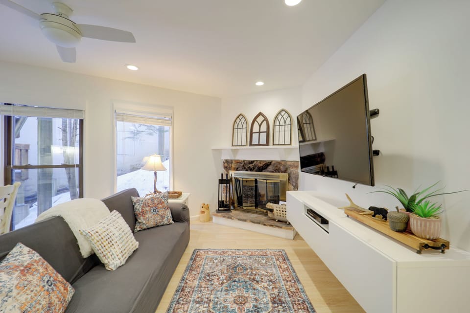 Beech Mountain Vacation Rental | 1BR | 1BA | Stairs Required | 500 Sq Ft